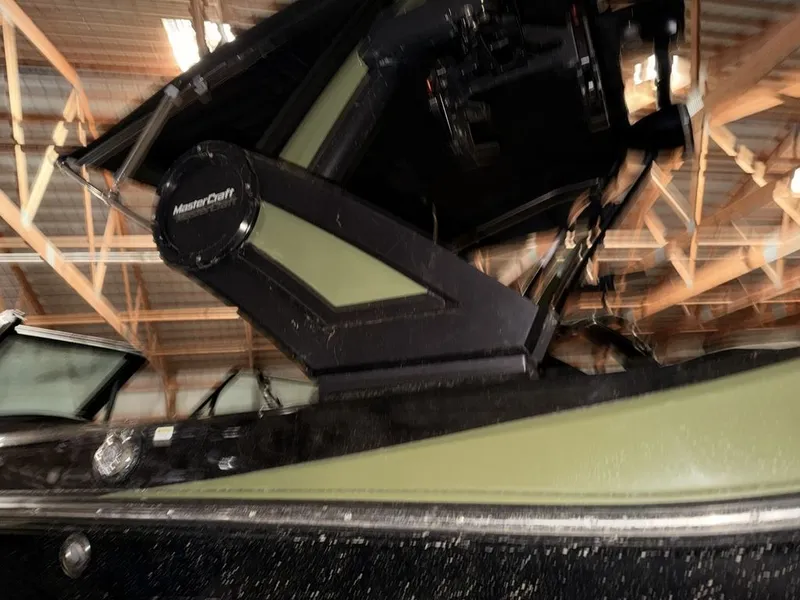 Slide: The Image of MasterCraft X22 2023 - 1