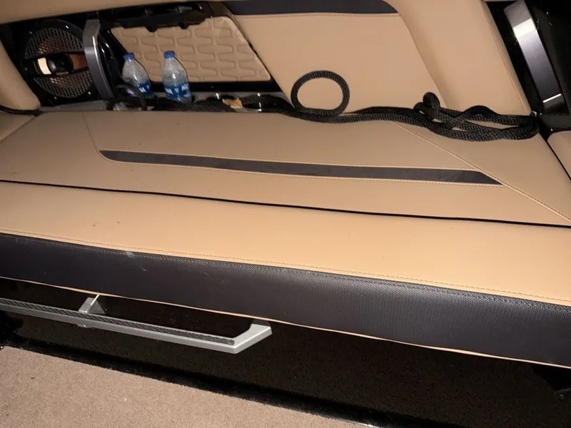 Slide: The Image of MasterCraft X22 2023 - 10