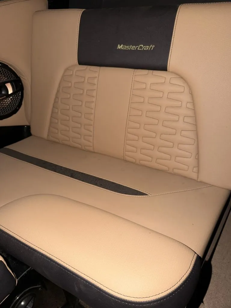 Slide: The Image of MasterCraft X22 2023 - 11