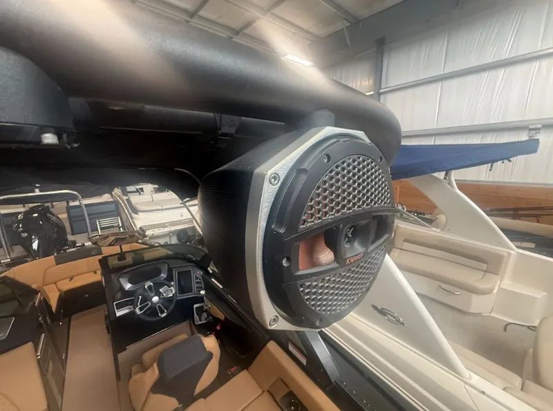 Slide: The Image of MasterCraft X22 2023 - 14