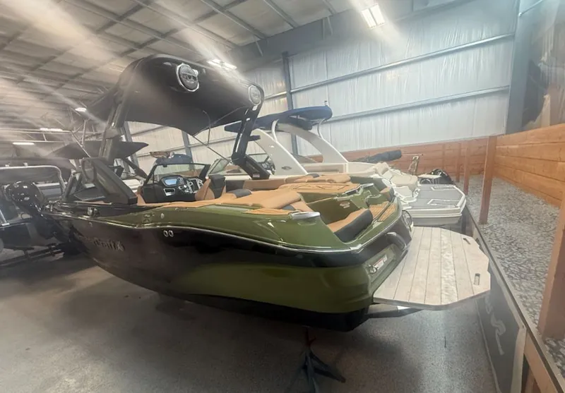 Slide: The Image of MasterCraft X22 2023 - 18