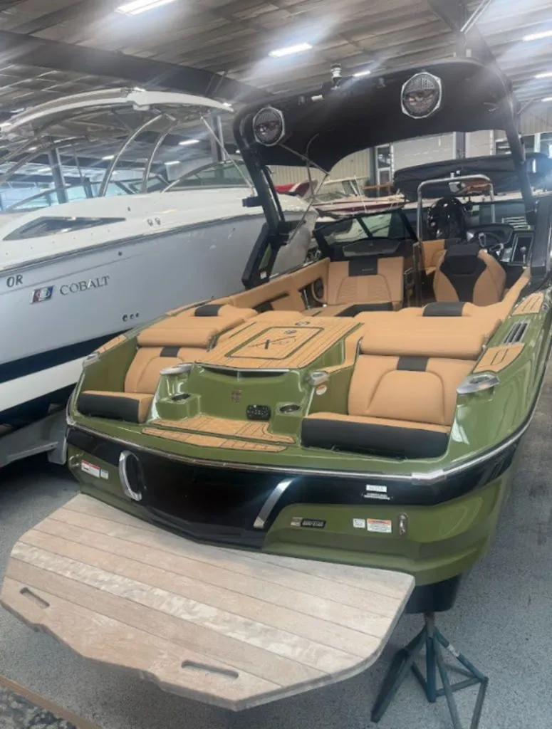 Slide: The Image of MasterCraft X22 2023 - 19