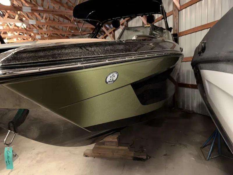 Slide: The Image of MasterCraft X22 2023 - 2