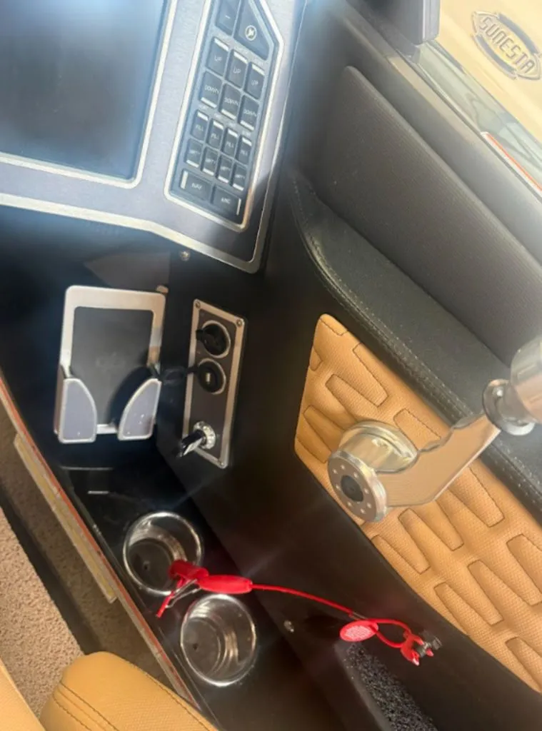 Slide: The Image of MasterCraft X22 2023 - 20