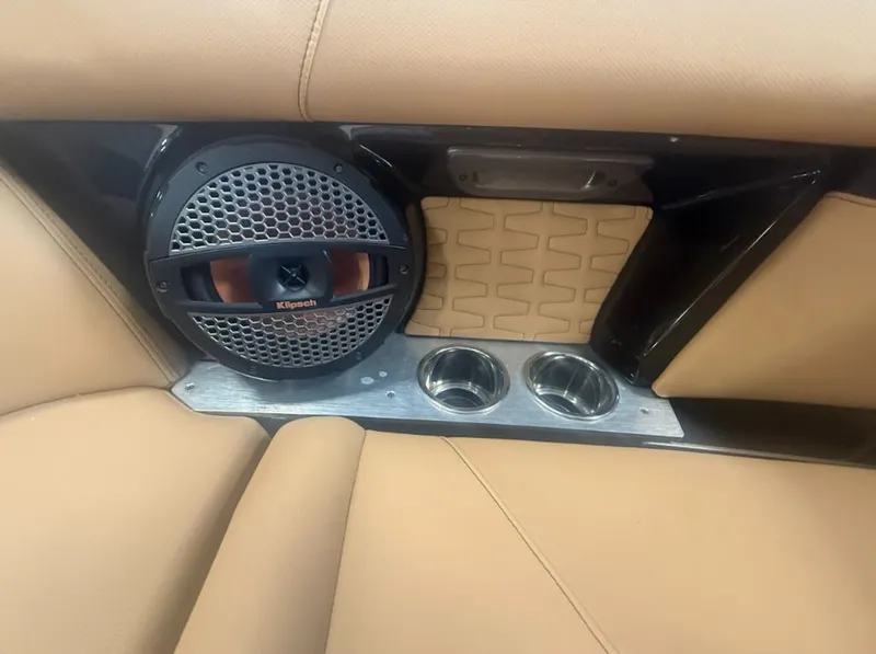 Slide: The Image of MasterCraft X22 2023 - 25