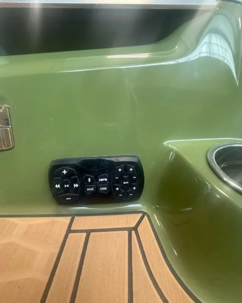 Slide: The Image of MasterCraft X22 2023 - 27