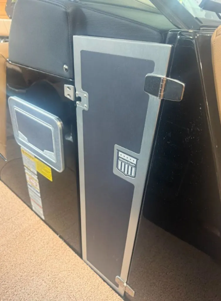 Slide: The Image of MasterCraft X22 2023 - 28