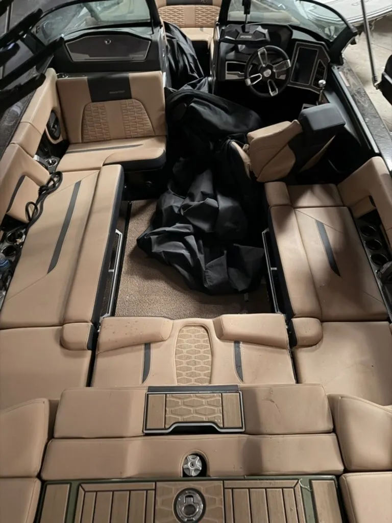 Slide: The Image of MasterCraft X22 2023 - 7