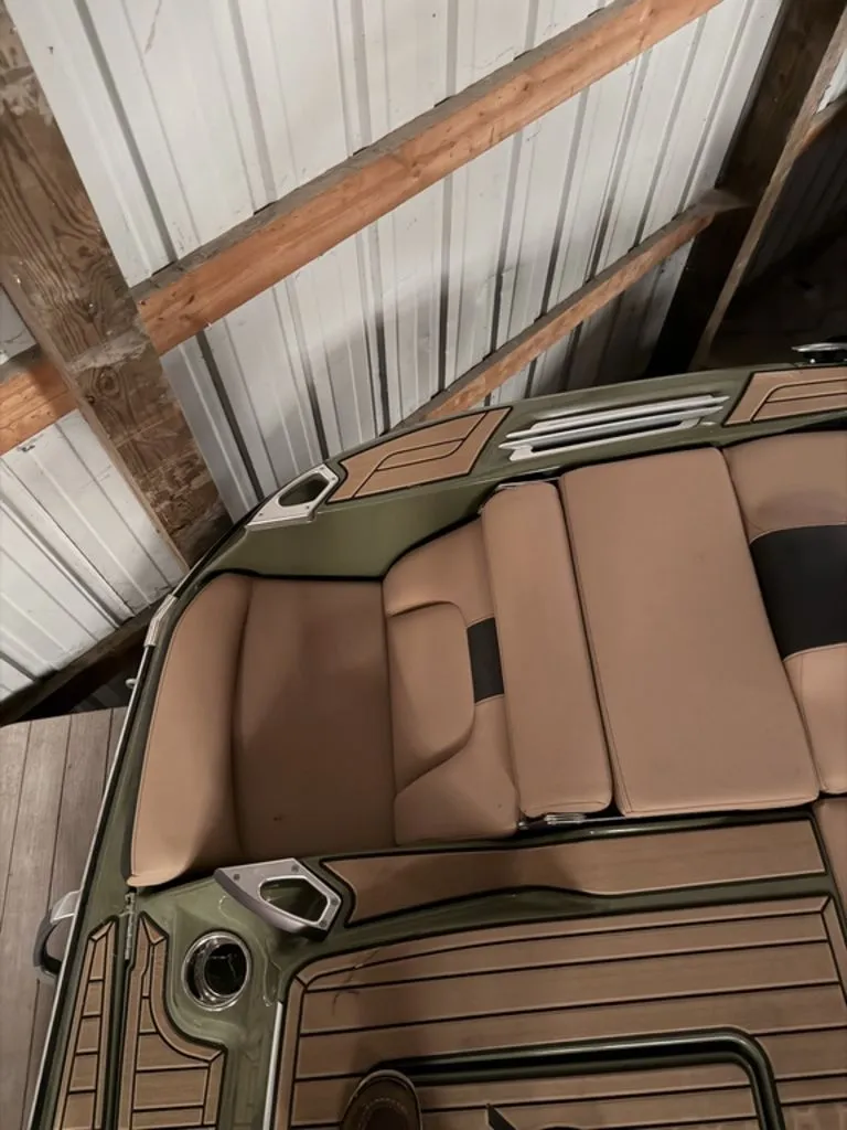 Slide: The Image of MasterCraft X22 2023 - 8