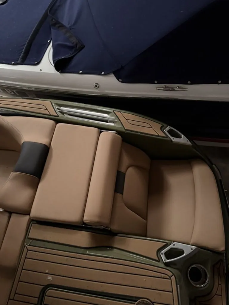 Slide: The Image of MasterCraft X22 2023 - 9