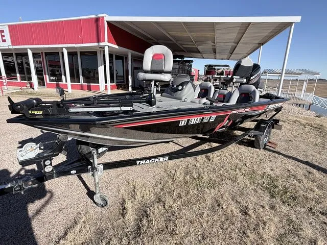 The Image of Tracker PRO 175 TXW 2016 - 1