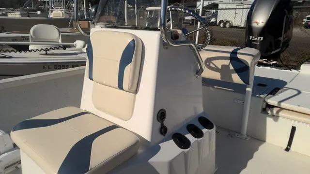 Slide: The Image of G3 Bay 20 DLX 2018 - 3