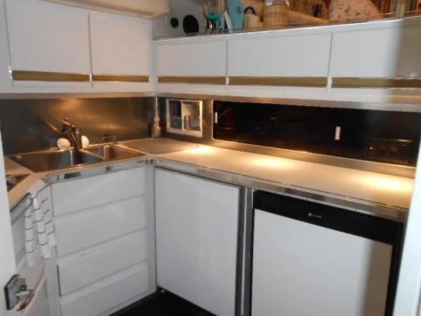 Slide: The Image of Wellcraft San Remo 43 1988 - 10