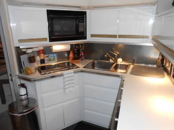 Slide: The Image of Wellcraft San Remo 43 1988 - 11