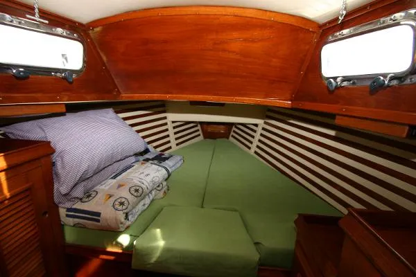 Slide: The Image of Endeavour 37 B plan sloop 1980 - 1