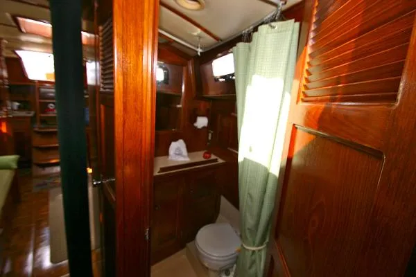 Slide: The Image of Endeavour 37 B plan sloop 1980 - 2