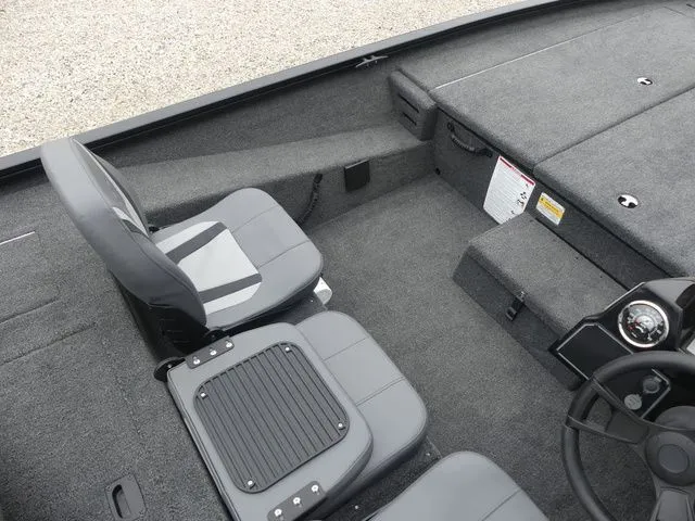 Slide: The Image of Lowe Stinger 195 Bass 2026 - 13