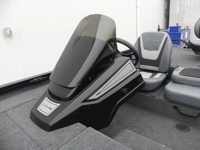 Slide: The Image of Lowe Stinger 195 Bass 2026 - 14