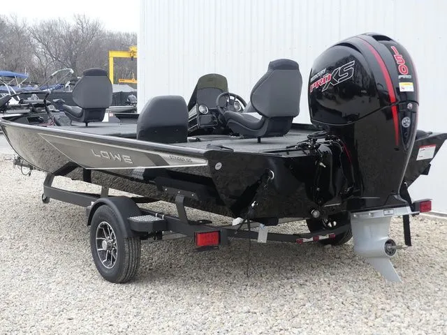 Slide: The Image of Lowe Stinger 195 Bass 2026 - 4