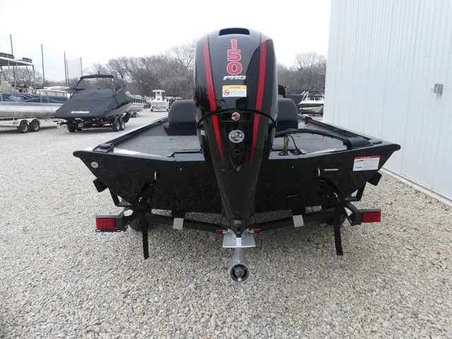 Slide: The Image of Lowe Stinger 195 Bass 2026 - 6