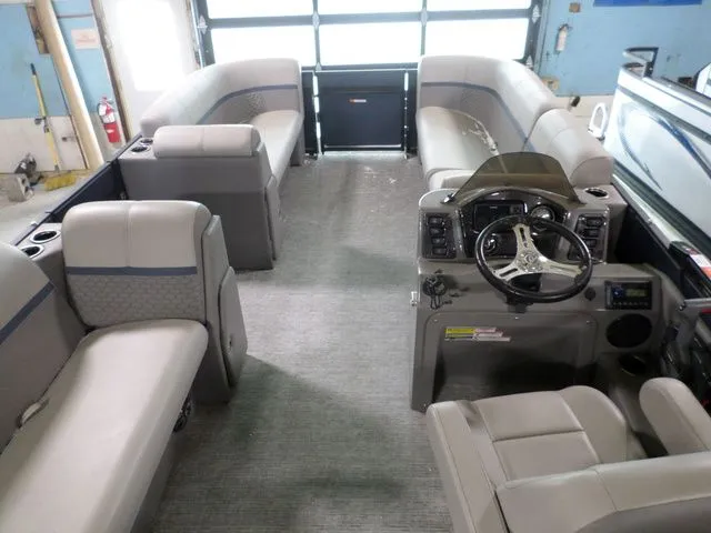 Slide: The Image of Apex 822 XRE Cruise LT 2022 - 5