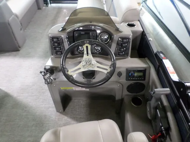 Slide: The Image of Apex 822 XRE Cruise LT 2022 - 6