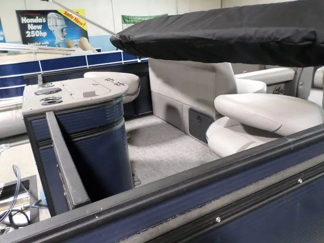 Slide: The Image of Apex 822 XRE Cruise LT 2022 - 7