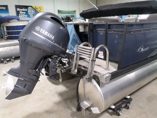 Slide: The Image of Apex 822 XRE Cruise LT 2022 - 8