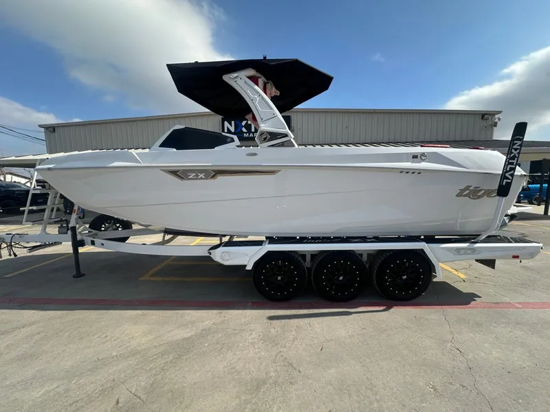 Slide: The Image of Tigé Ultré 25ZX 2025 - 2