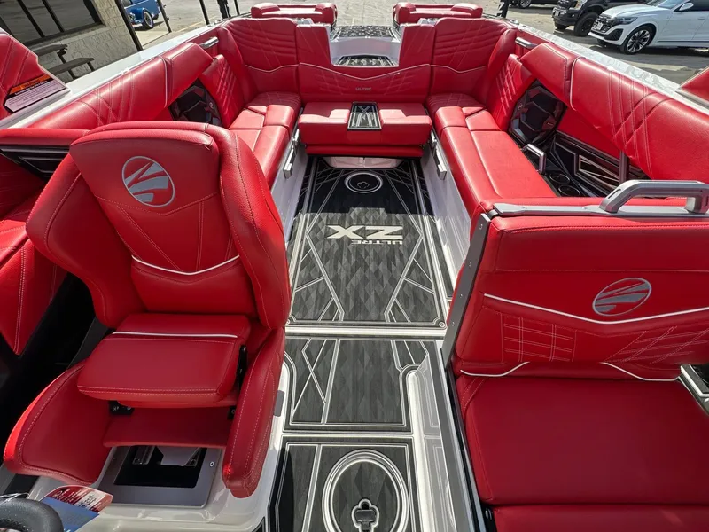 Slide: The Image of Tigé Ultré 25ZX 2025 - 27