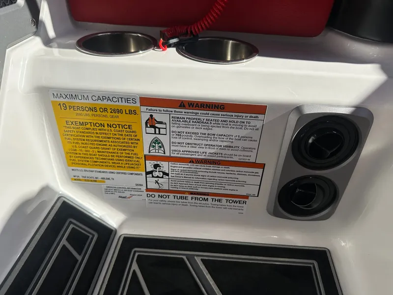 Slide: The Image of Tigé Ultré 25ZX 2025 - 32