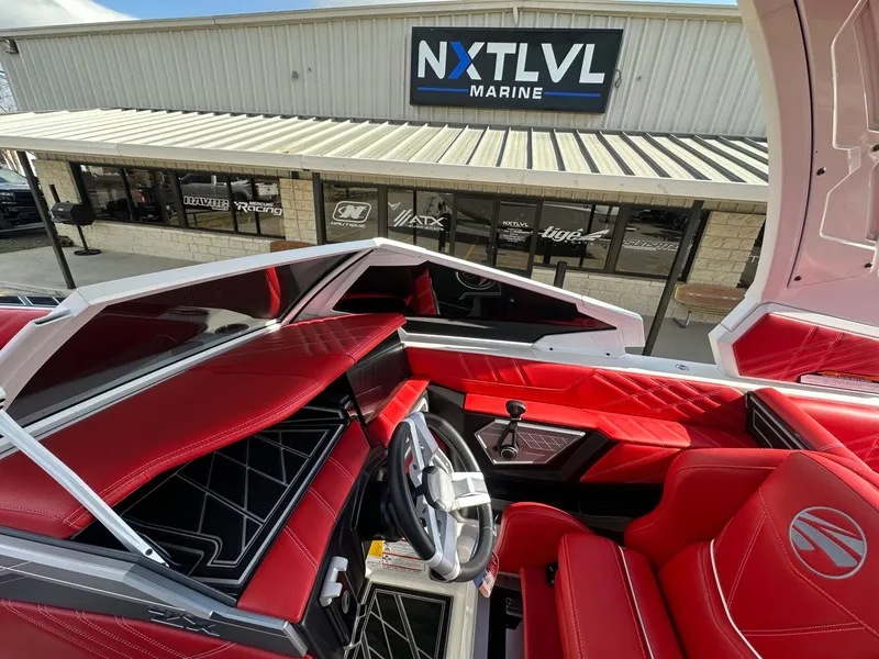 Slide: The Image of Tigé Ultré 25ZX 2025 - 37