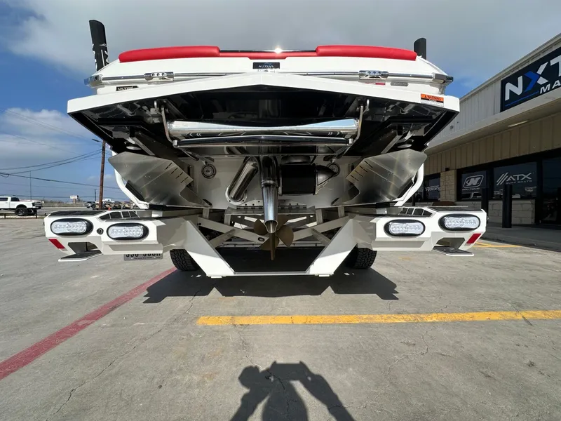 Slide: The Image of Tigé Ultré 25ZX 2025 - 41