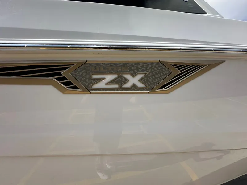 Slide: The Image of Tigé Ultré 25ZX 2025 - 42