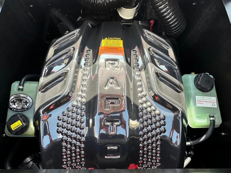 Slide: The Image of Tigé Ultré 25ZX 2025 - 43