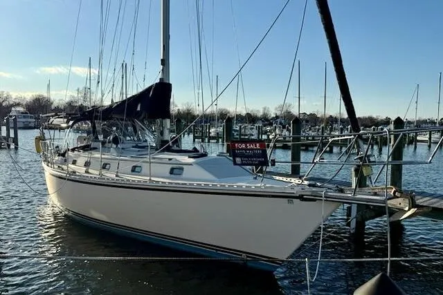 Slide: The Image of Sailboat for sale: 1999 Caliber 40LRC docked in marina. - 18