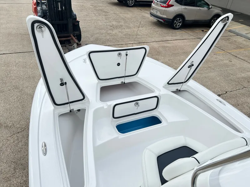 Slide: The Image of Tidewater 2110 Bay Max 2026 - 10