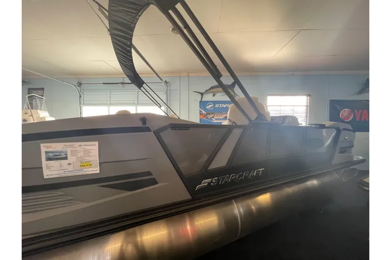 The Image of 2026 Starcraft VX 22 Q DH pontoon boat displayed indoors with price tag. - 1
