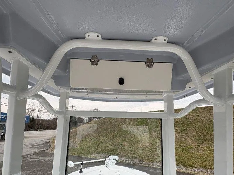 Slide: The Image of Robalo 246 Cayman 2026 - 106