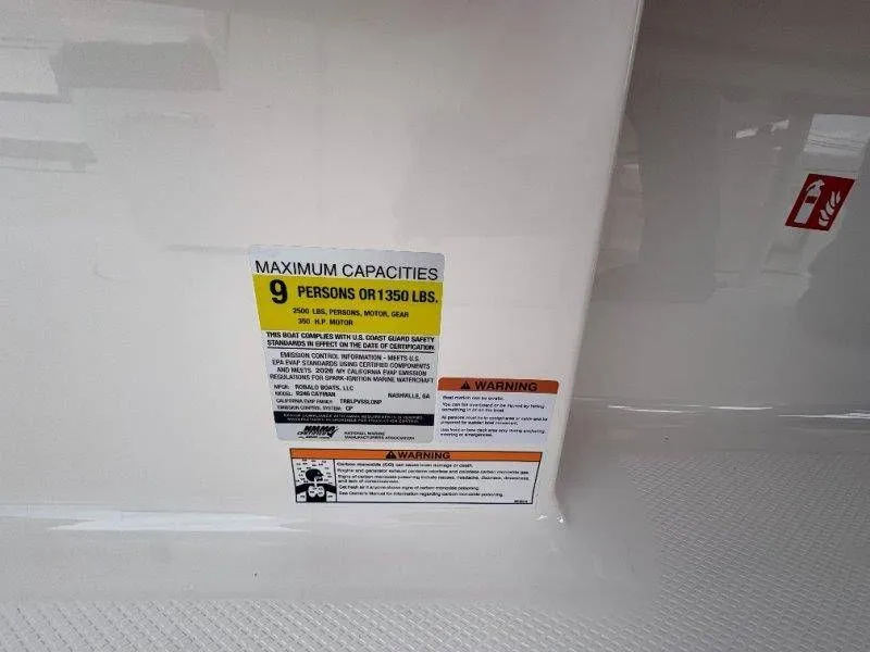 Slide: The Image of Robalo 246 Cayman 2026 - 111