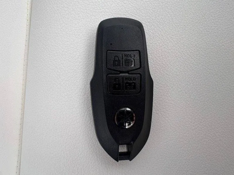 Slide: The Image of Robalo 246 Cayman 2026 - 114