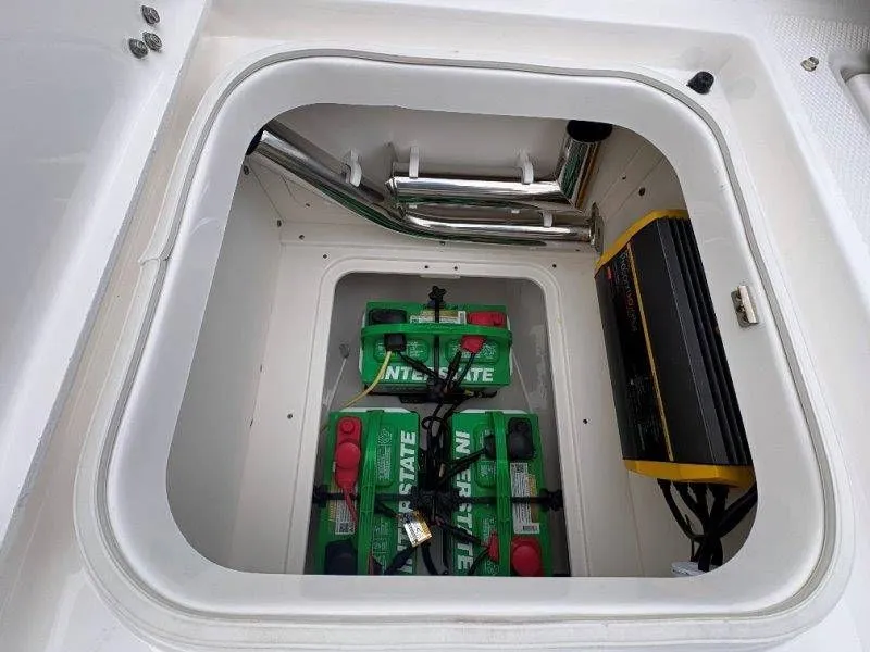 Slide: The Image of Robalo 246 Cayman 2026 - 127