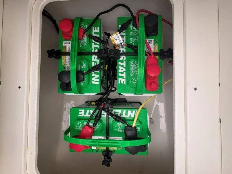 Slide: The Image of Robalo 246 Cayman 2026 - 128