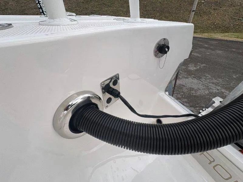 Slide: The Image of Robalo 246 Cayman 2026 - 136