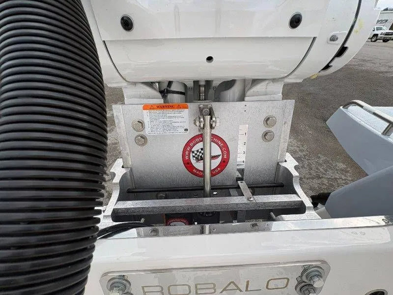 Slide: The Image of Robalo 246 Cayman 2026 - 140