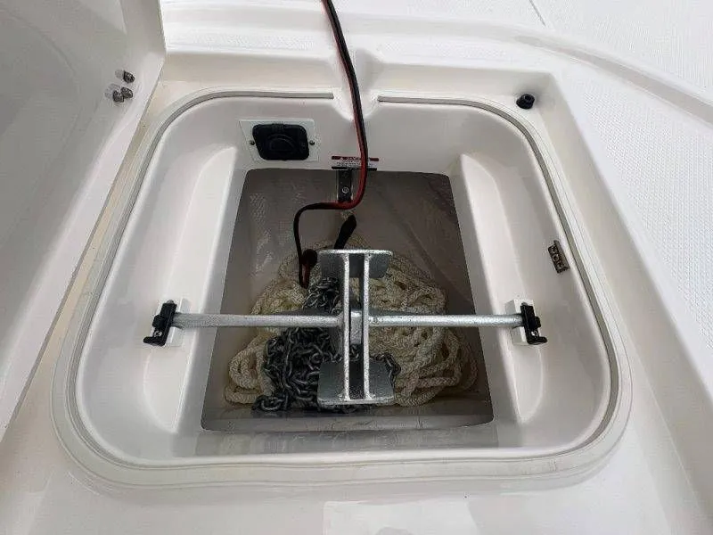 Slide: The Image of Robalo 246 Cayman 2026 - 141