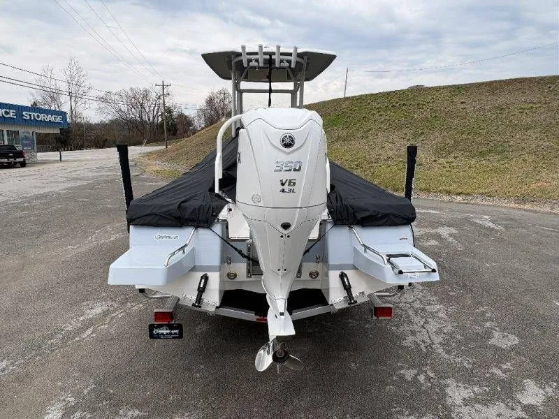 Slide: The Image of Robalo 246 Cayman 2026 - 143