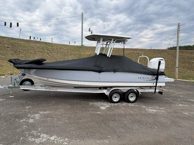 Slide: The Image of Robalo 246 Cayman 2026 - 144