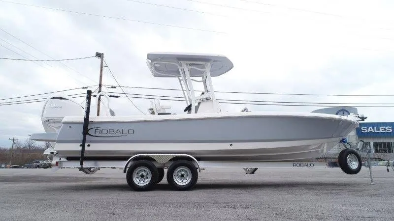 Slide: The Image of Robalo 246 Cayman 2026 - 16