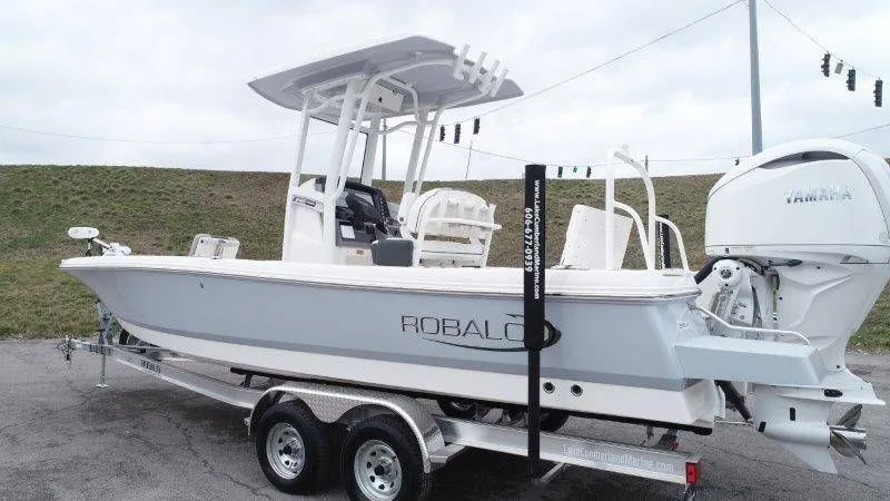 Slide: The Image of Robalo 246 Cayman 2026 - 17